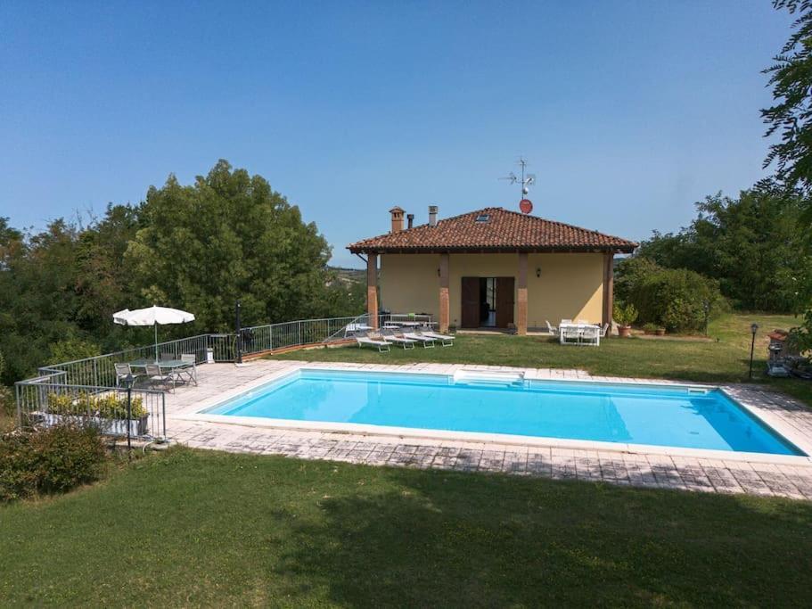 Casolara: Ospitalita Su Misura Apartment Castello di Serravalle Luaran gambar